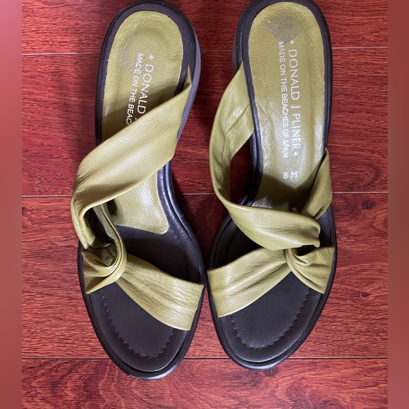 Donald J. Pliner Leather Wedge Slide Sandals Shoes green NWT condition size 8M - Picture 1 of 4